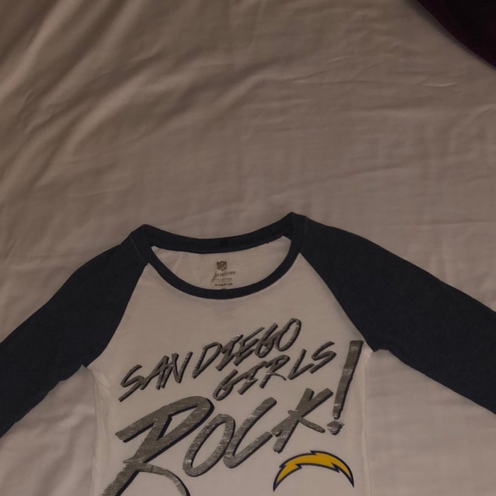 SIZE SMALL NFL CHARGERS BASEBALL TEE